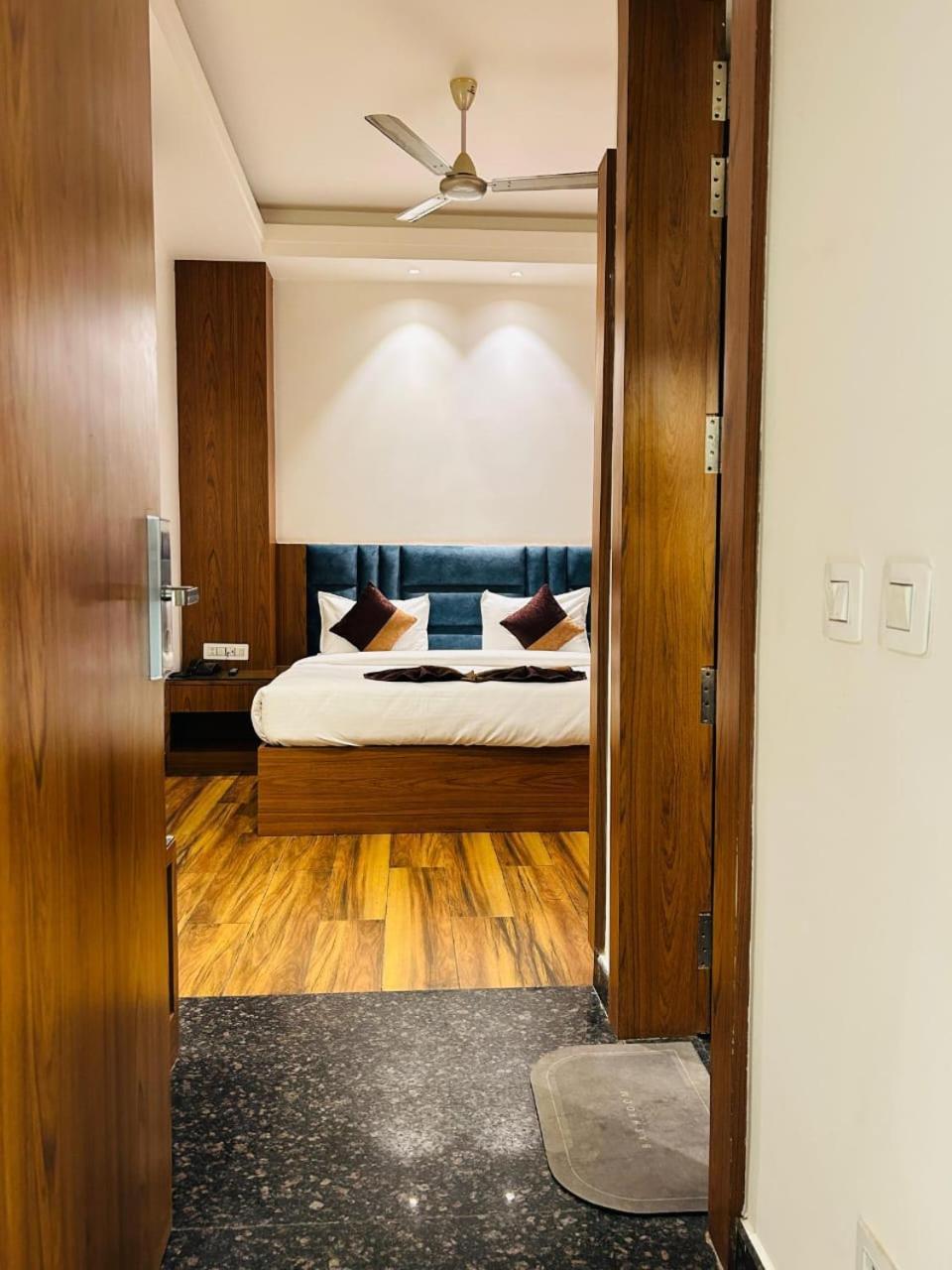 Hotel Swarn Bhoomi Kanpur Luaran gambar
